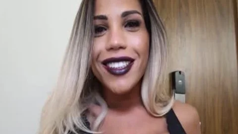 Sensational tranny Sucks enormous 10-Pounder And handjob