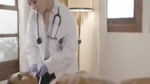 Female Doctor Makes new Experiences With shemale Patient