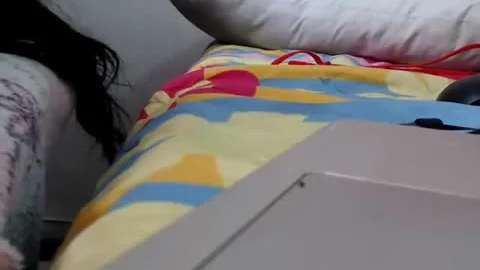 Beauty Cums And Shows Her Feet