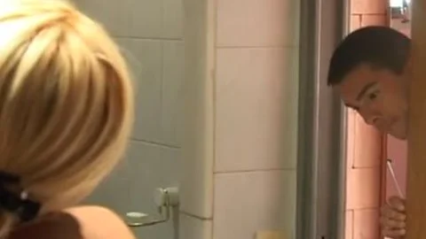 Skilful pokeer For A blonde shemale whore