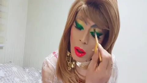 Sissy Niclo yummy Makeup Green Eye Makeup