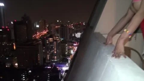 Seeking Love In The large city