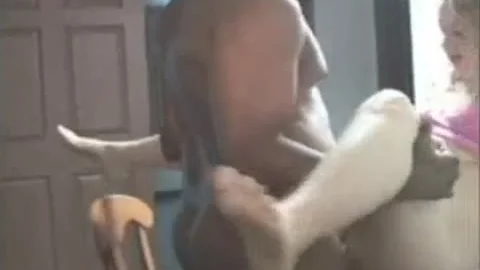 Flagra Do Negão Roludo Comendo A Casada Branquinha
