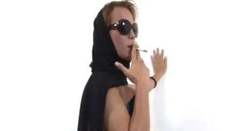 Evellin Rangel Wears Latex To jerk off!