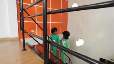 Une blonde Et Deux Gros Bite