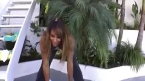 ebon Sport beauty receives Her cock Sucked