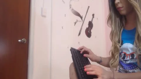 Hung cutie Cums