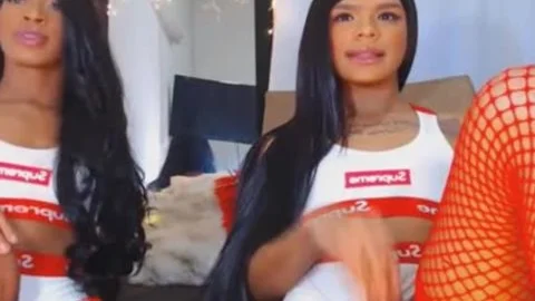 Twin ladyboy Giving Each Other A pretty cook jerking